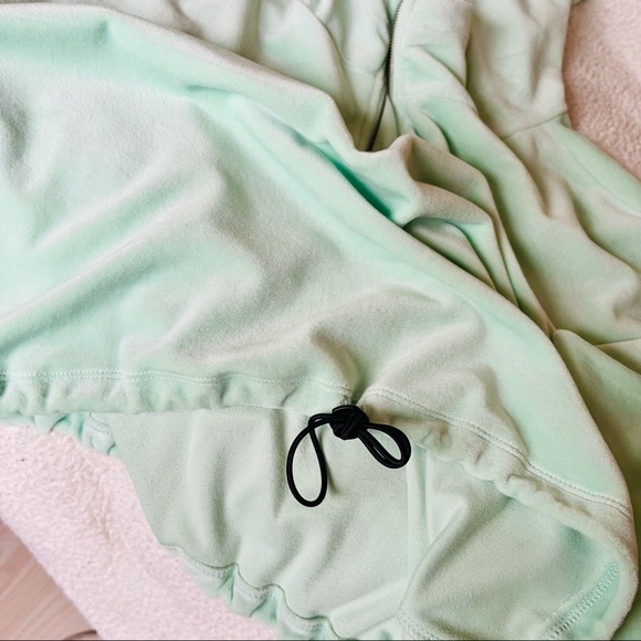 NWOT Forever21 cropped velvet half-zip hoodie - Picture 4 of 7